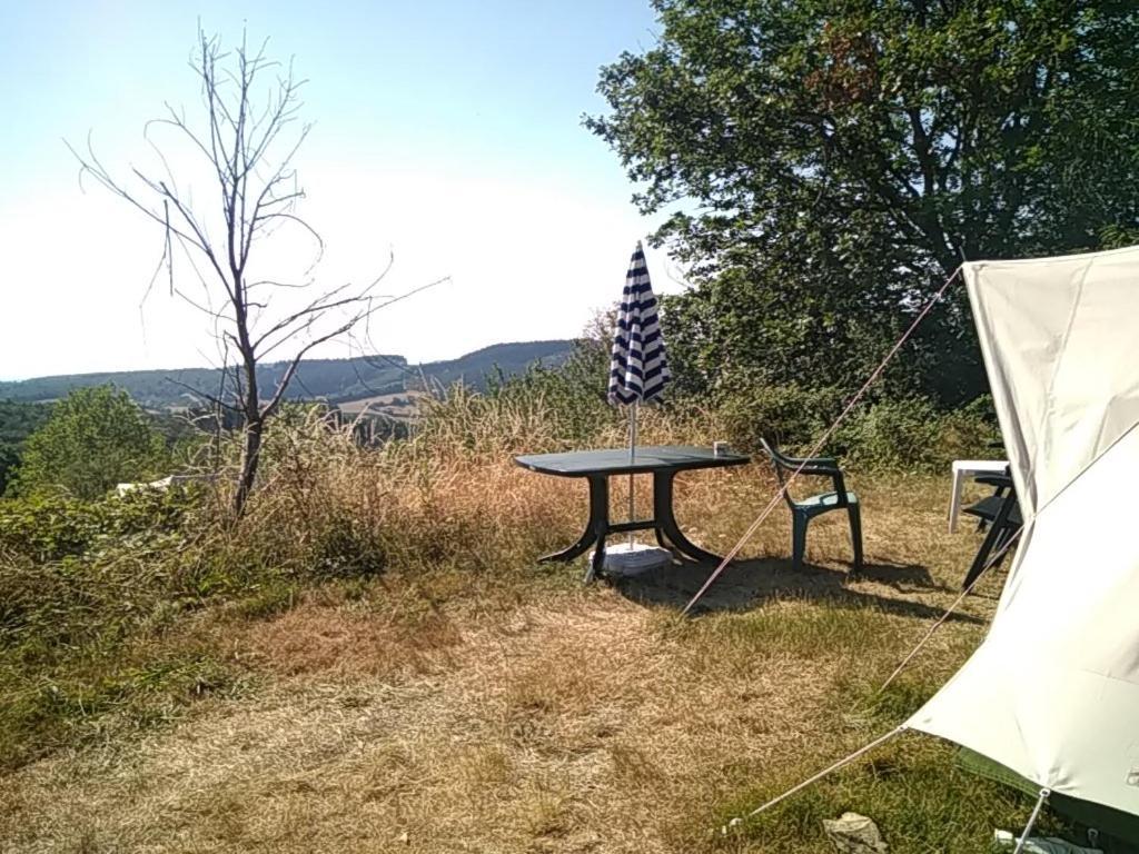 Camping La Foret Du Morvan Larochemillay Exteriör bild